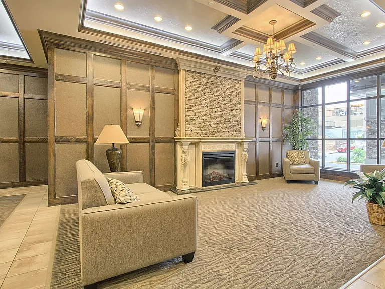Executive House Apartments — Photo 26