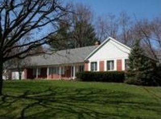 2 Oak Park Dr, Bettendorf, IA