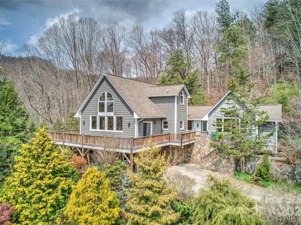 225 Seasons Dr, Clyde, NC 28721