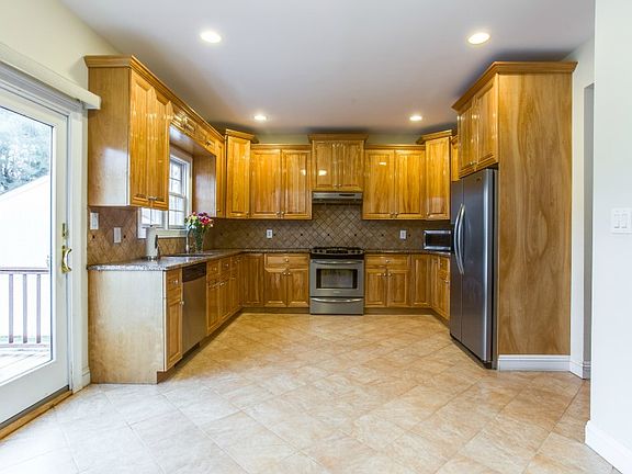 3rd image of 17 Wood Ave