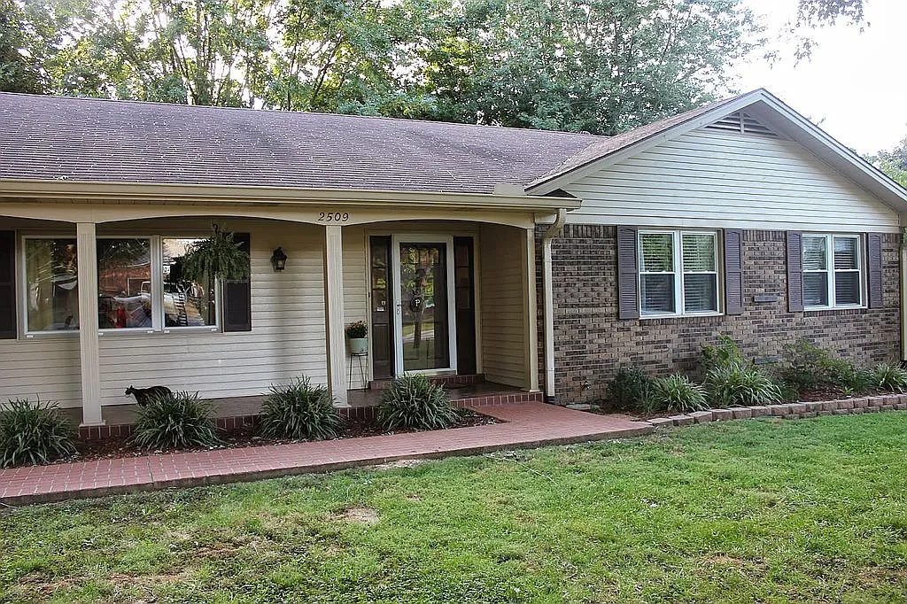 2509 Morning Glory Dr photo 1
