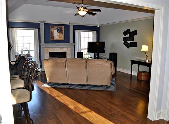5th image of 802 Lakeway Dr