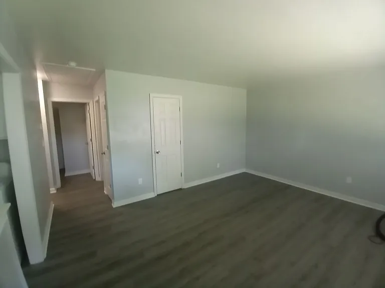 223 Woodview Ave — Photo 12