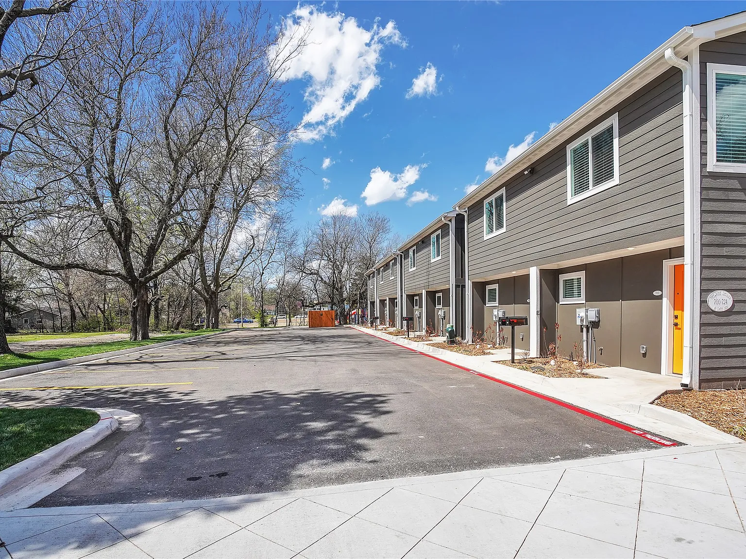 2 bed, 2.5 bath, 1150 sqft, $1,700 — Photo 4