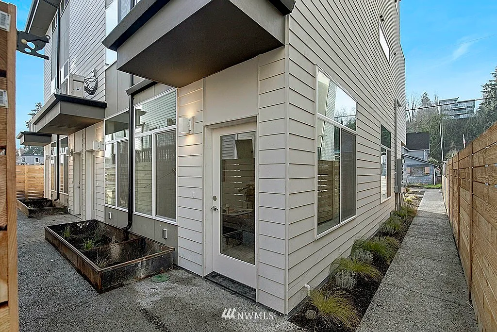 1045 A S Cloverdale Street photo 1