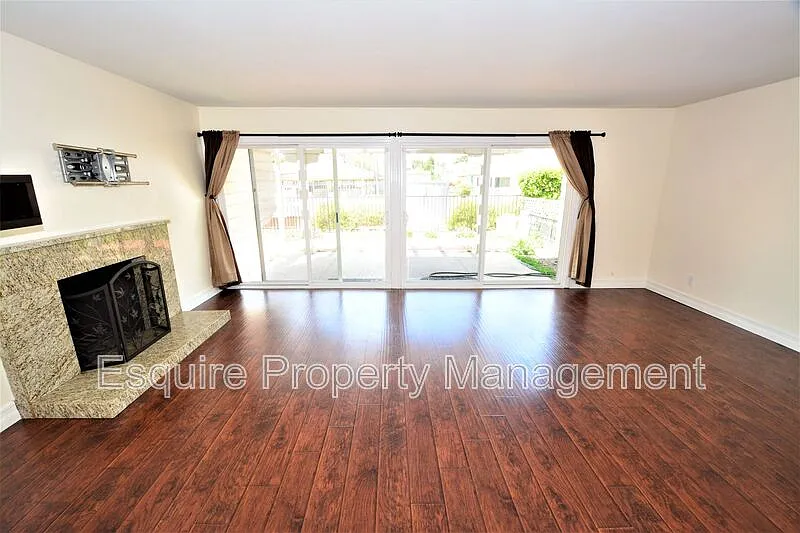 3 bed, 2.5 bath, 1663 sqft, $3,750 — Photo 3