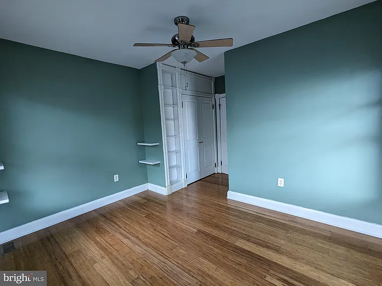 306 N Locust St — Photo 24