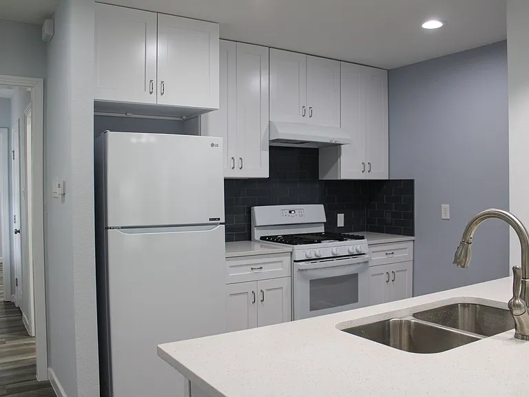 1475 W Contour Dr — Photo 12