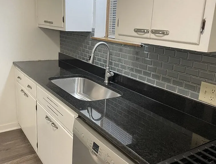 Dunlap Apartments — Photo 4