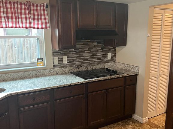 3rd image of 4408 Willowrun Ln