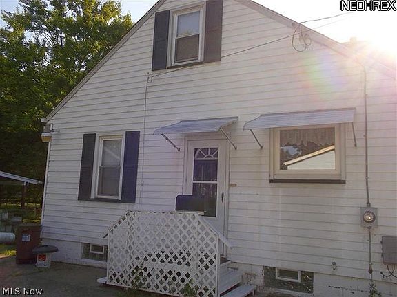 3rd image of 984 E Spruce Ave