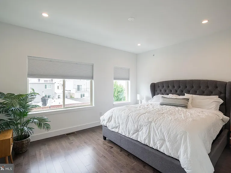 1343 S Garnet St — Photo 24