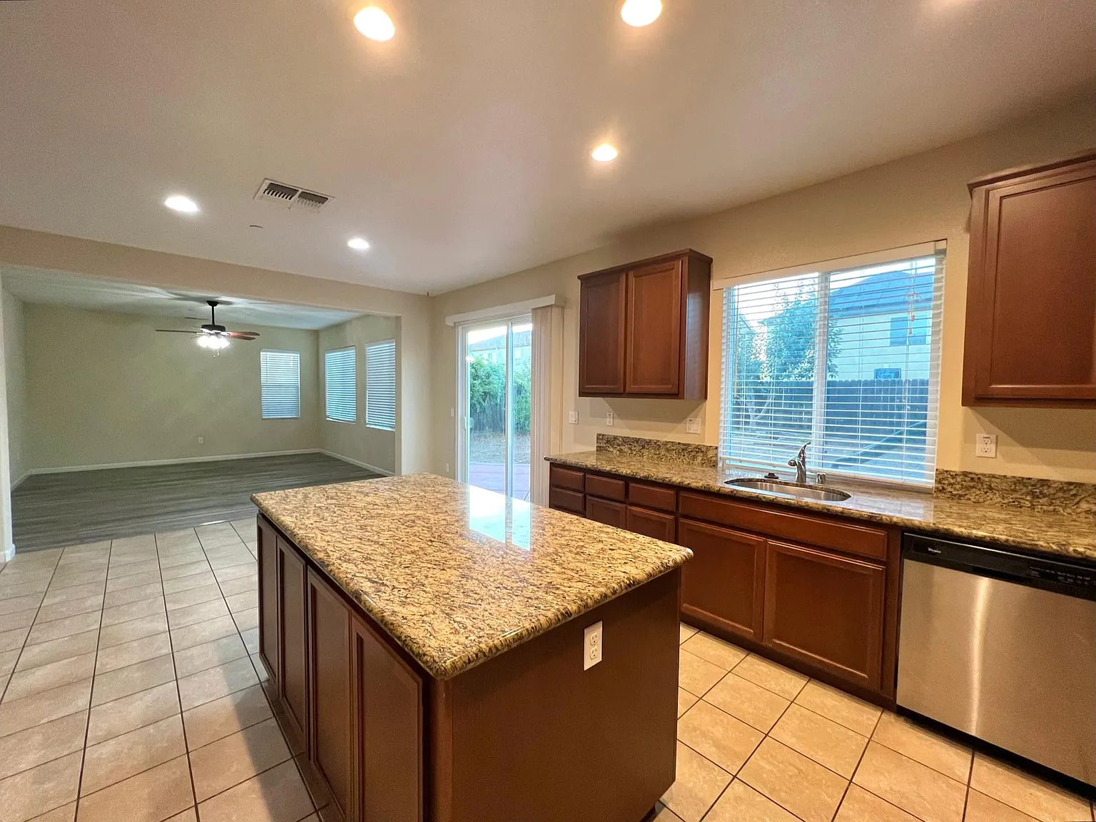 4 bed, 2392 sqft, $3,100 — Photo 2