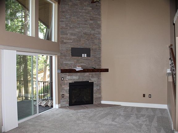 4th image of 945 Lucerne Ln APT 5