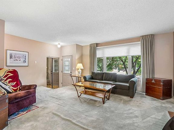5th image of 3131 N Oakwood Dr SW