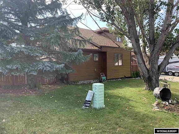 3rd image of 821 Burr Dr