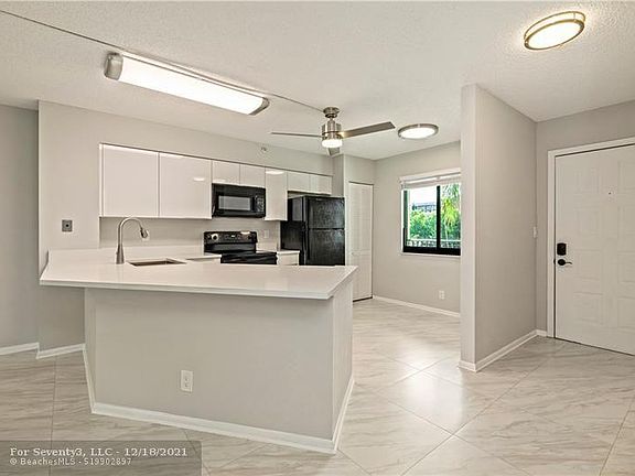 4th image of 2205 S Cypress Bend Dr APT 405