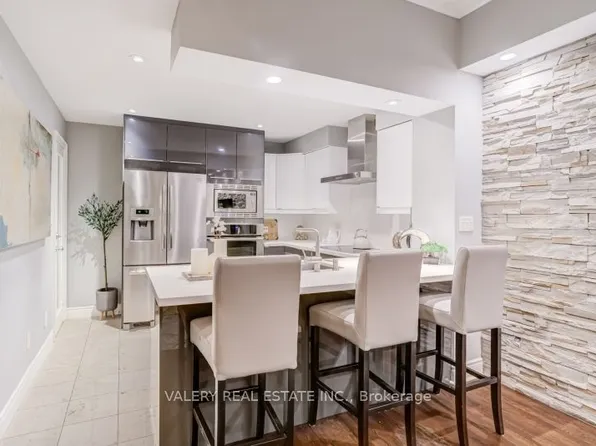 168 Simcoe St #Penthouse 1, Toronto, ON M5H 4C9