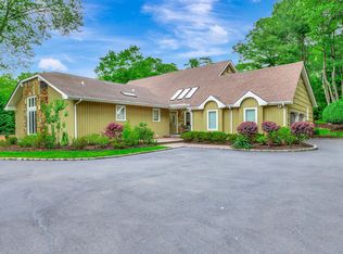 11 Wandering Way, Smithtown, NY