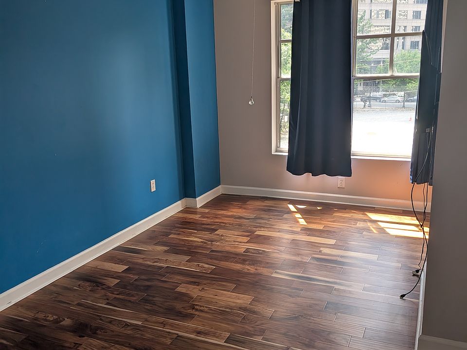Bedroom with small walk-in closet