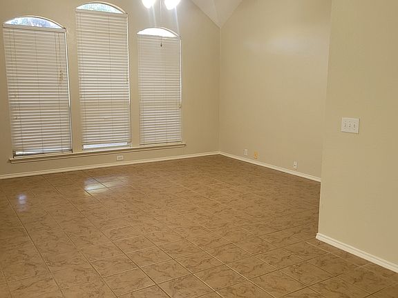4th image of 11199 Blackhawk Dr