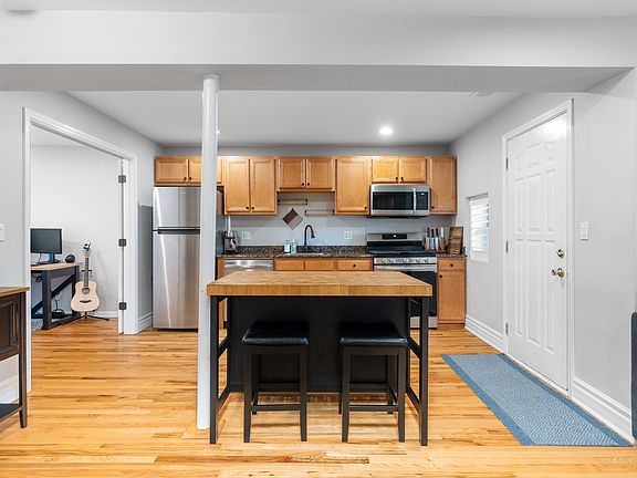 3rd image of 2546 N Rockwell St #G
