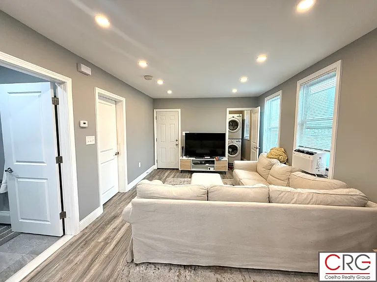 14 Vermont Ave #3 — Photo 5
