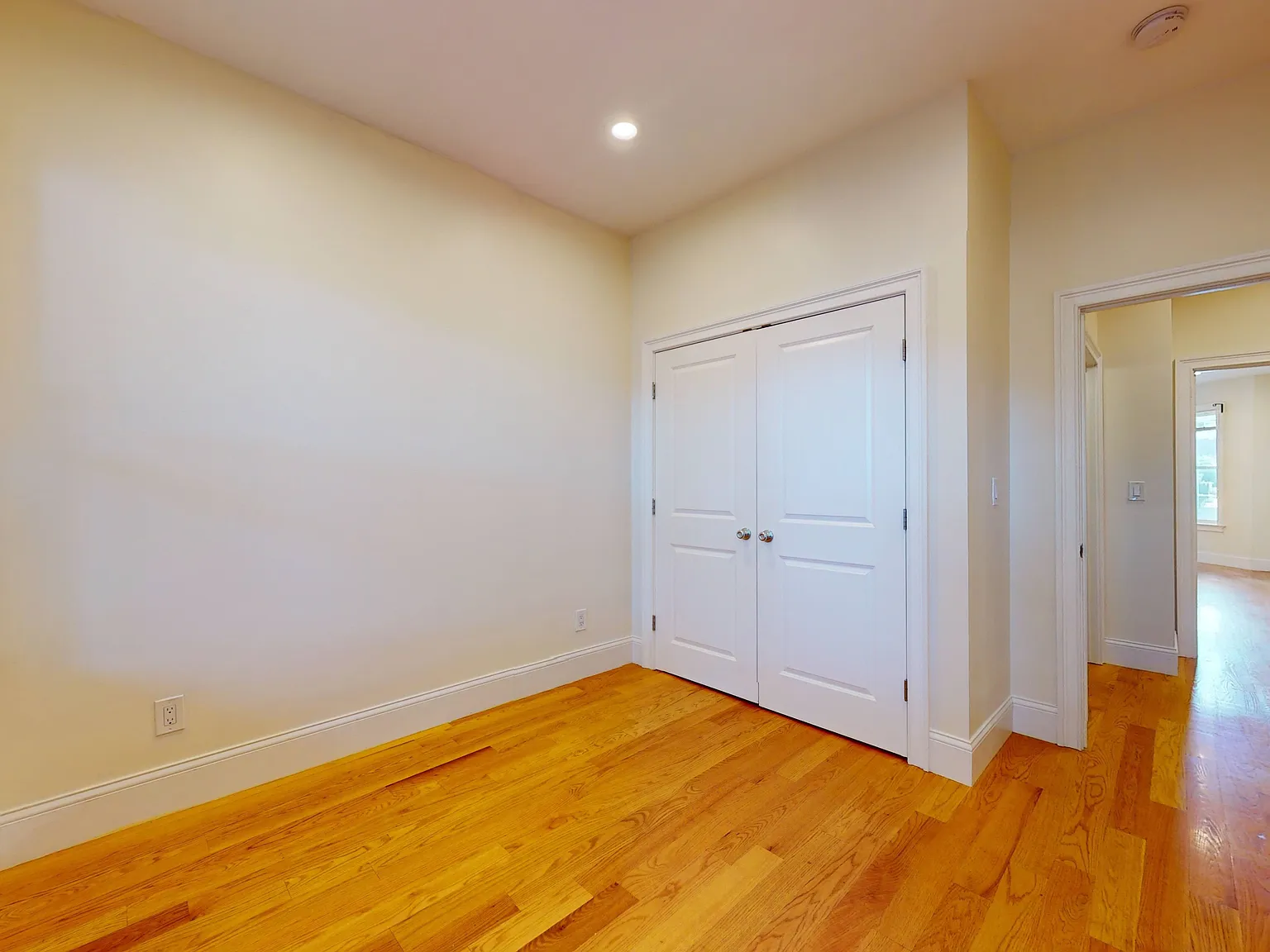 4 bed, 1400 sqft, $4,000 — Photo 2