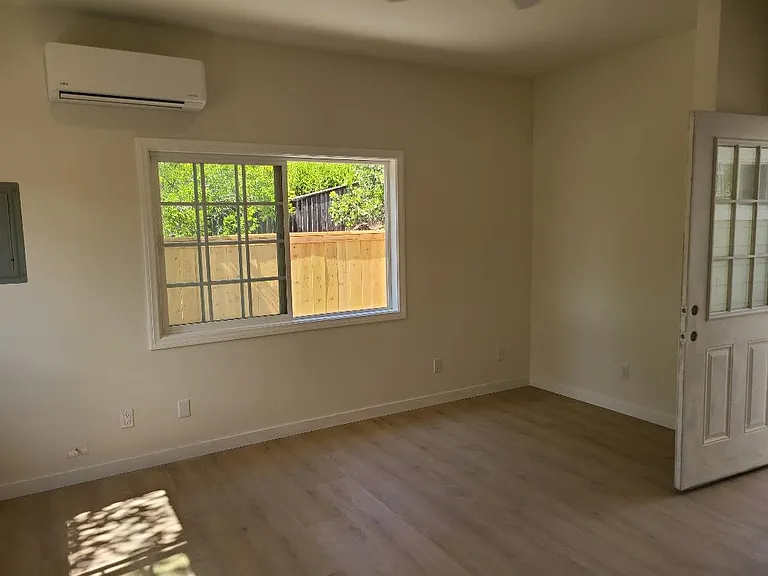 1162 Hacienda Dr — Photo 6