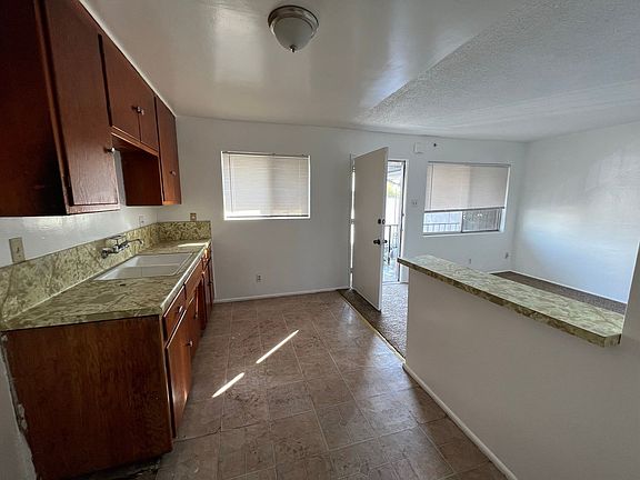 5th image of 2641 Niles St #5