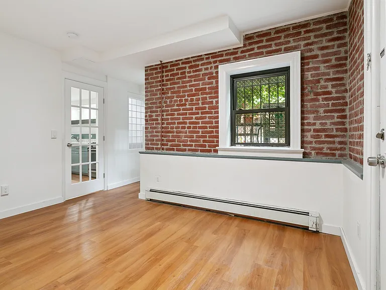110 Summit Ave #G — Photo 16