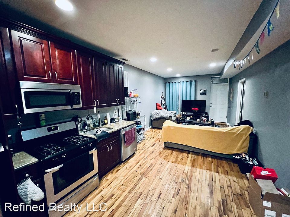 1st image of 3219 S Lituanica Ave #11667090