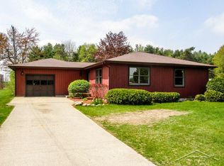 605 N 4th St, Chesaning, MI 48616