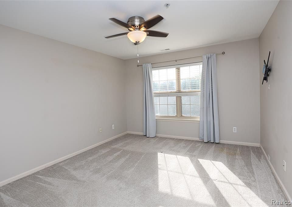 129 E Bay Dr, photo 16