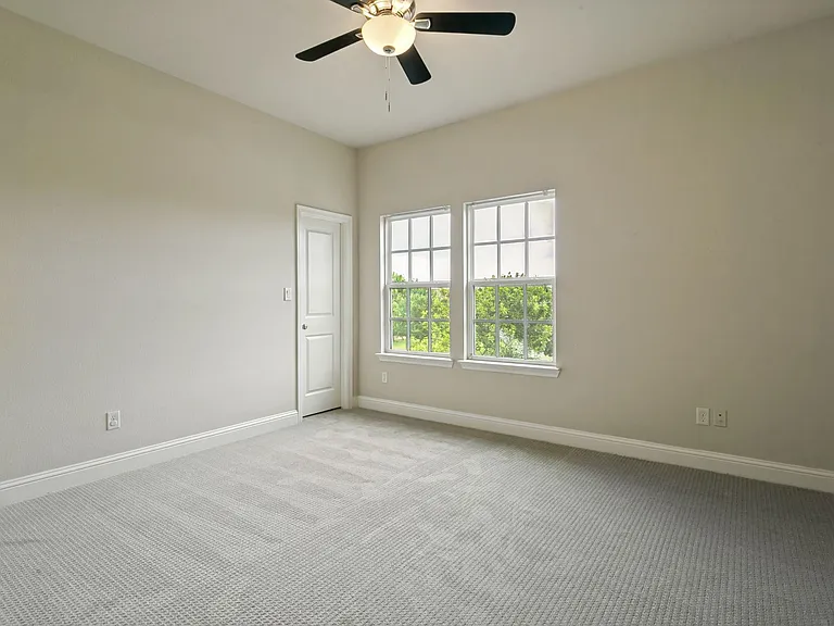 766 E Main St — Photo 7