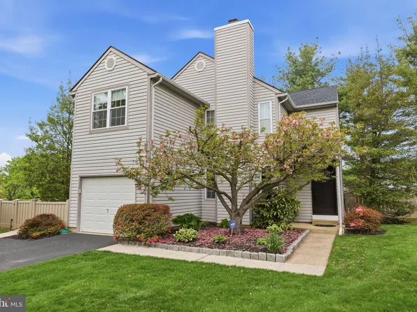 118 N Ascot Ct, Newtown, PA 18940