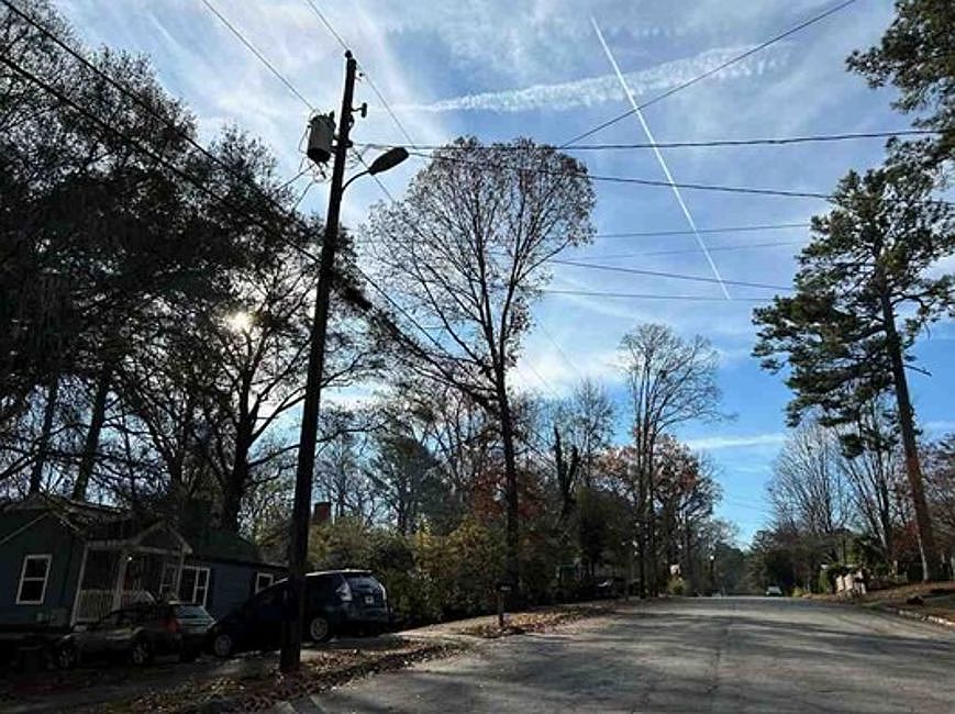 Exterior Neighborhood (street photo)
