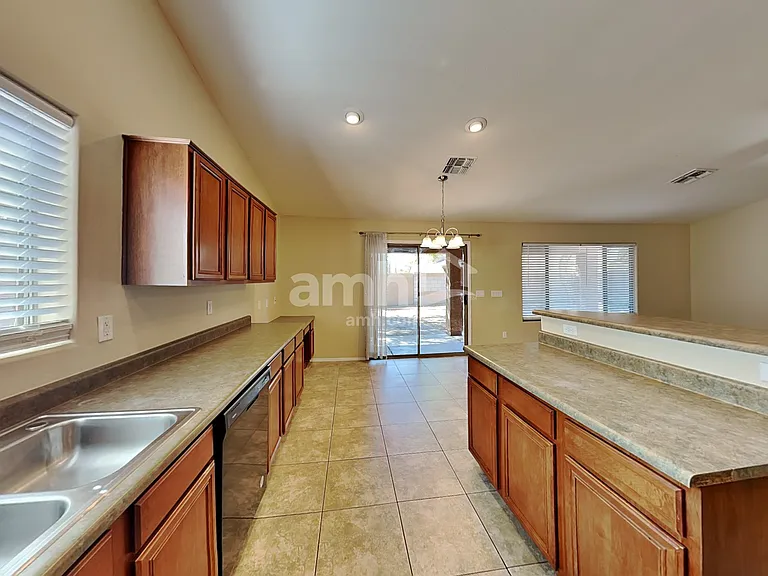 16261 W Hope Dr — Photo 4