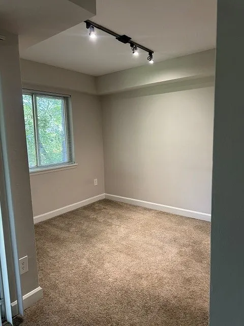 2 bed, 1040 sqft, $2,290 — Photo 2
