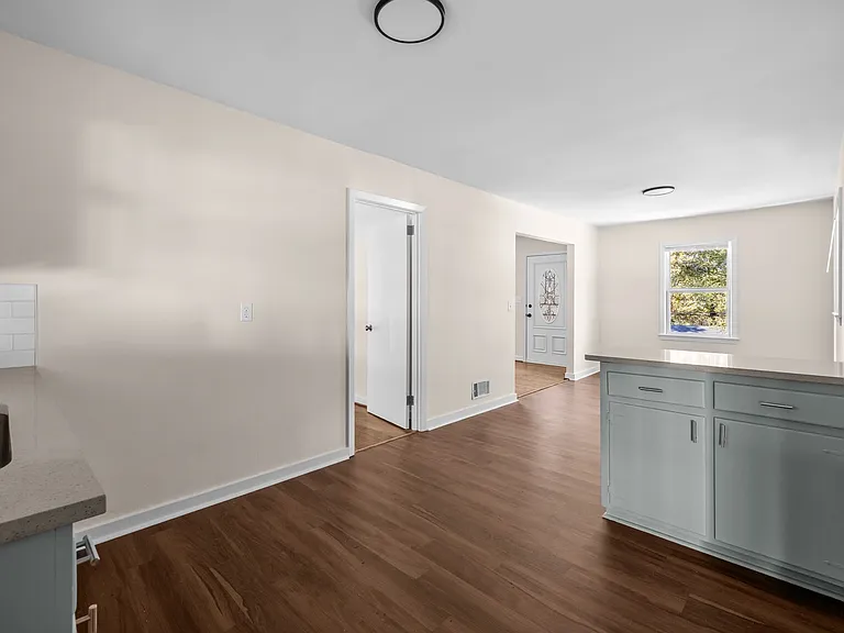 1153 Linwood St — Photo 16