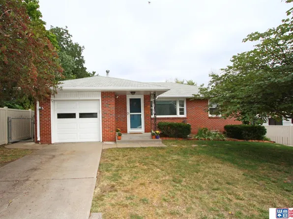 4828 J St, Lincoln, NE 68510
