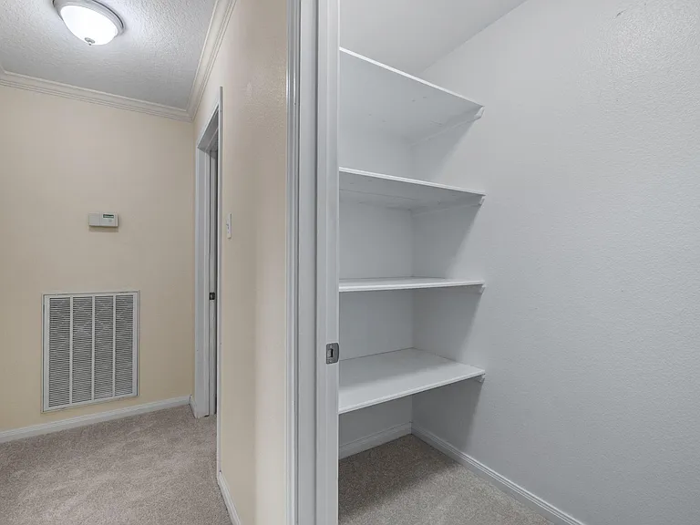 1400 Oak Hollow Dr — Photo 44