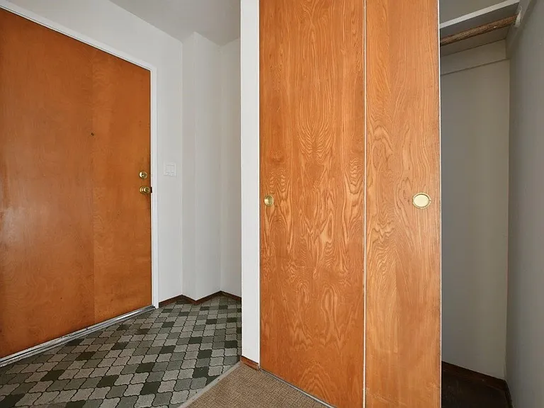 2537 Regent St — Photo 8