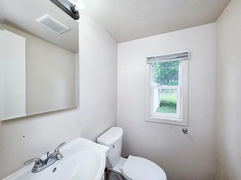 1208 Koenigstein Ave — Photo 18