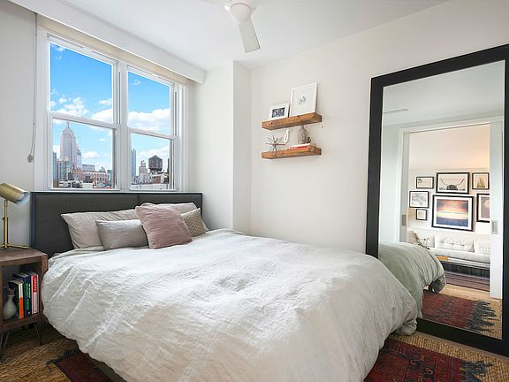 4th image of 77 7th Ave APT 15T