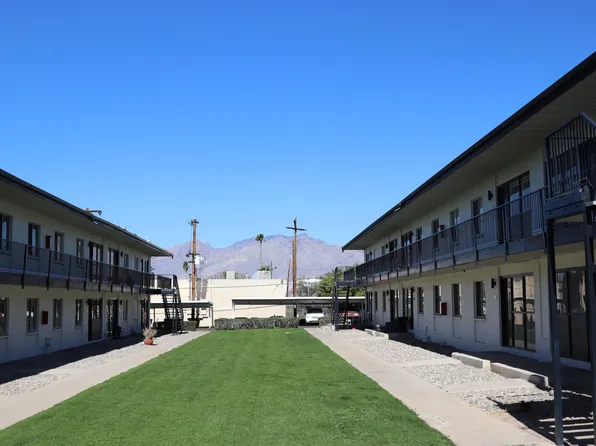 Palms on 2nd Apartments