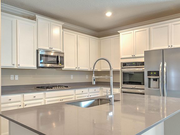 5th image of 73 Boylston Ct
