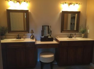 1001 Oakview Ln, Genoa, IL 60135