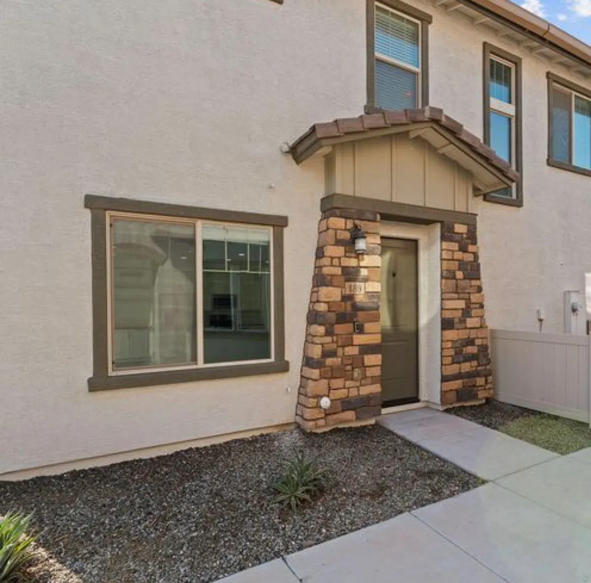 3 bed, 1415 sqft, $2,700 — Photo 3