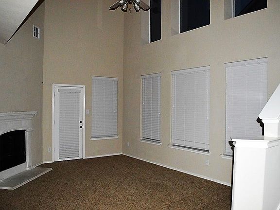 2nd image of 930 Foxgrove Ln